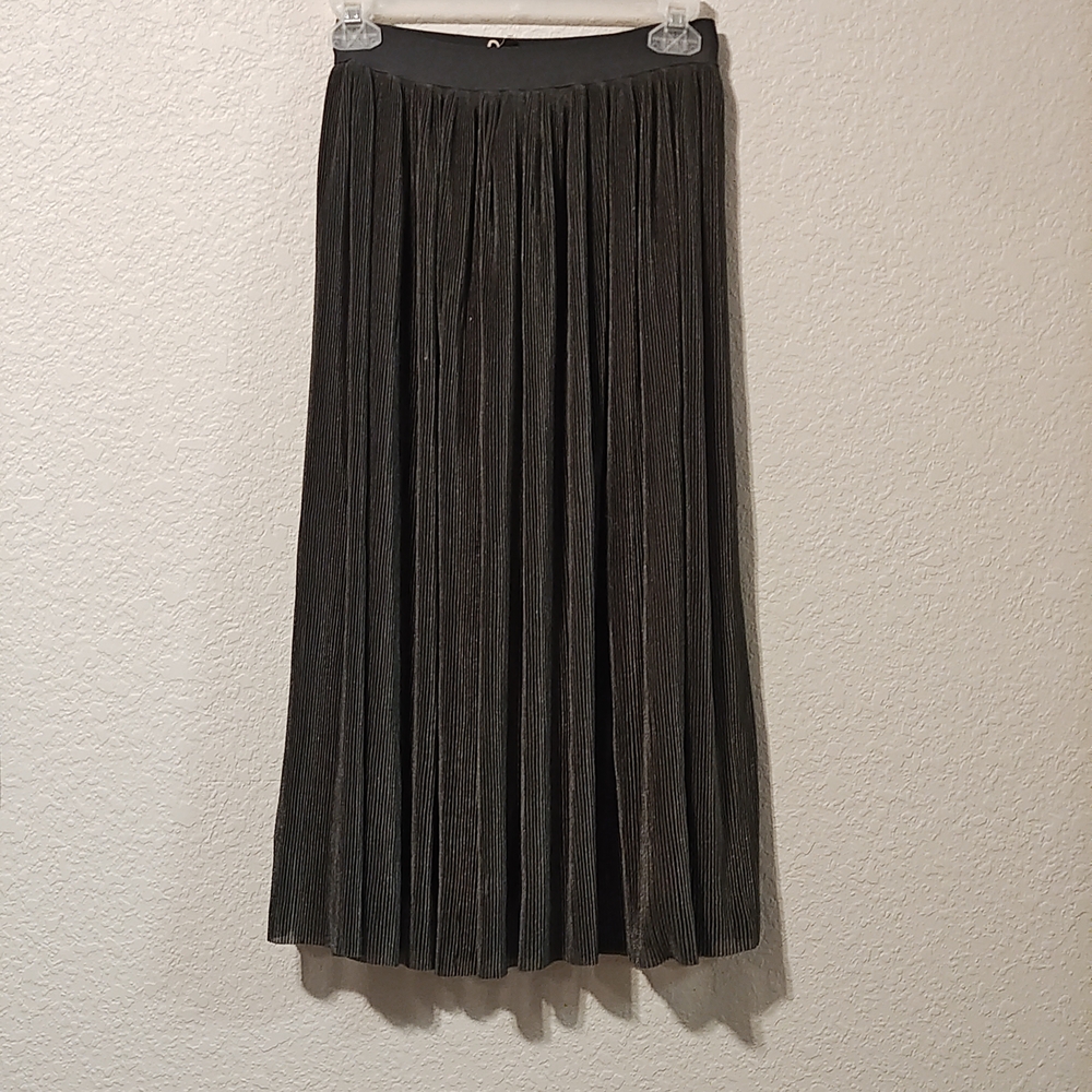 Elegant Pleated Maxi Skirt in Charcoal
